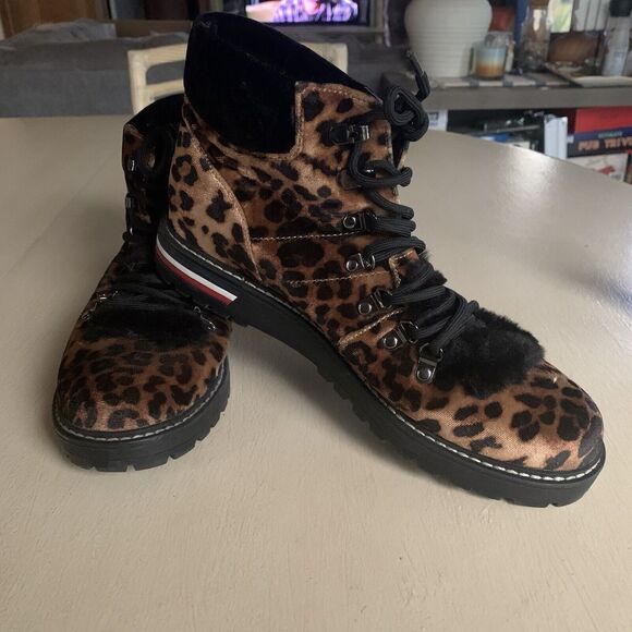 Tommy Hilfiger Icee 3 Leopard Cheetah Faux Fur Boots Hiking Ankle 10 Worn Once - Picture 2 of 11